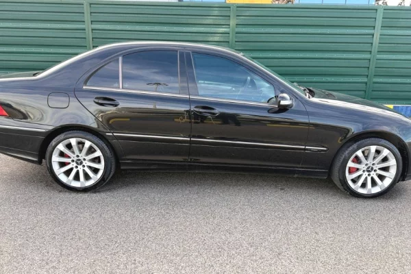 Makina ne shitje ne Tirane - 5,400 Euro