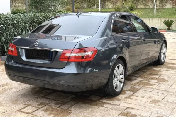 Makina ne shitje ne Tirane - 9,000 Euro