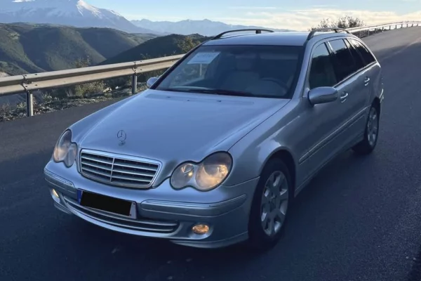 Makina ne shitje ne Tirane - 3,700 Euro