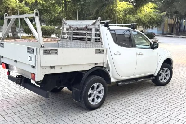 Makina ne shitje ne Tirane - 11,500 Euro