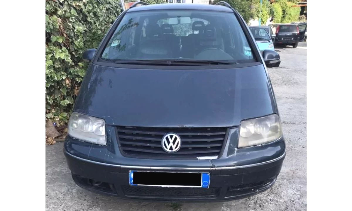 Cars for sale in Tirana, Volkswagen, 2005 Diesel,Kambio Automatik Payment 4,000  Euro.
