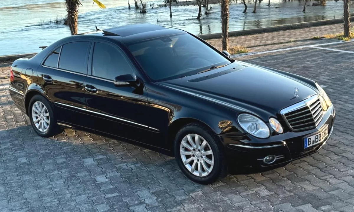Makina ne shitje ne Tirane, Mercedes-Benz, 2007 Diesel,Kambio Automatik Pagesa 6,400  Euro.