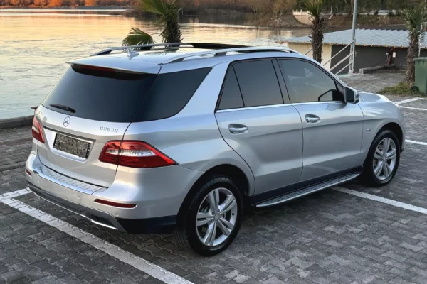 Makina ne shitje ne Tirane - 13,500 Euro