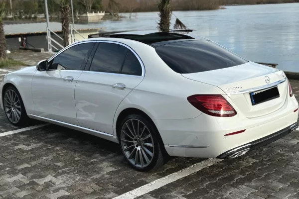 Auto in Vendita a Tirana, Mercedes-Benz, 2017 Diesel,Kambio Automatik Pagamento 20,500  Euro.