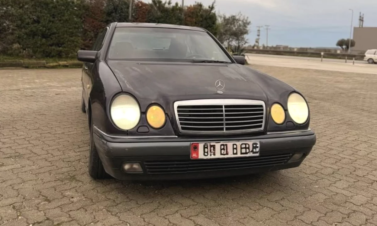 Makina ne shitje ne Tirane, Mercedes-Benz, 2004 Diesel,Kambio Manual Pagesa 1,500  Euro.