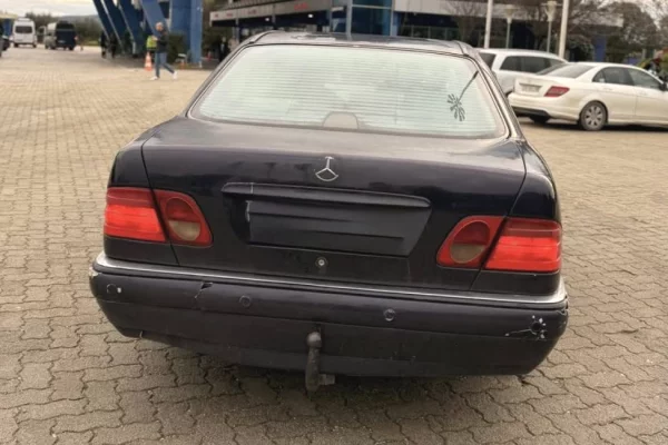 Makina ne shitje ne Tirane - 1,500 Euro