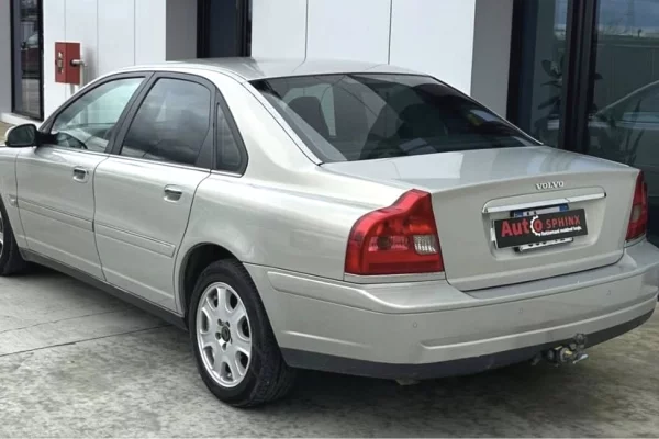 Auto in Vendita a Tirana, Volvo, 2003 gasoline-gas,Kambio Automatik Pagamento 3,500  Euro.