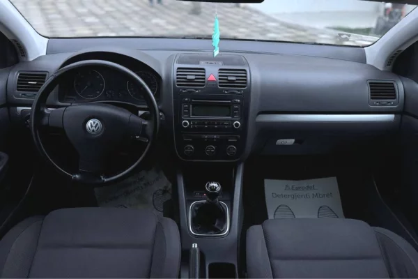Auto in Vendita a Tirana, Volkswagen, 2007 Diesel,Kambio Manual Pagamento 3,900  Euro.