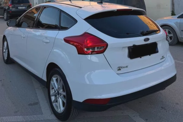 Auto in Vendita a Fier, Ford, 2016 Benzine,Kambio Automatik Pagamento 6,300  Euro.