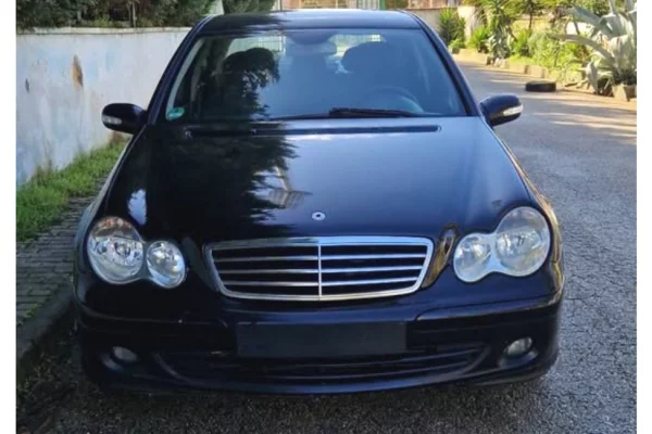 Mercedes-Benz C220
