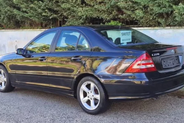 Auto in Vendita a Fier, Mercedes-Benz, 2006 Diesel,Kambio Manual Pagamento 3,999  Euro.