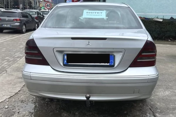 Auto in Vendita a Tirana, Mercedes-Benz, 2002 Diesel,Kambio Automatik Pagamento 2,300  Euro.