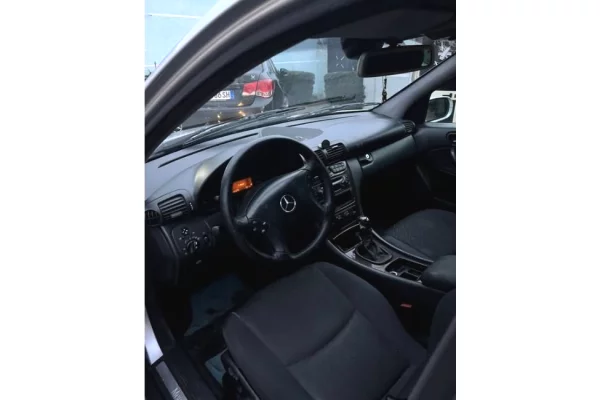 Auto in Vendita a Tirana, Mercedes-Benz, 2002 Diesel,Kambio Automatik Pagamento 2,300  Euro.