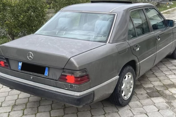 Auto in Vendita a Tirana, Mercedes-Benz, 2000 Diesel,Kambio Manual Pagamento 1,700  Euro.