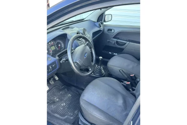 Auto in Vendita a Tirana, Ford, 2007 gasoline-gas,Kambio Automatik Pagamento 2,500  Euro.