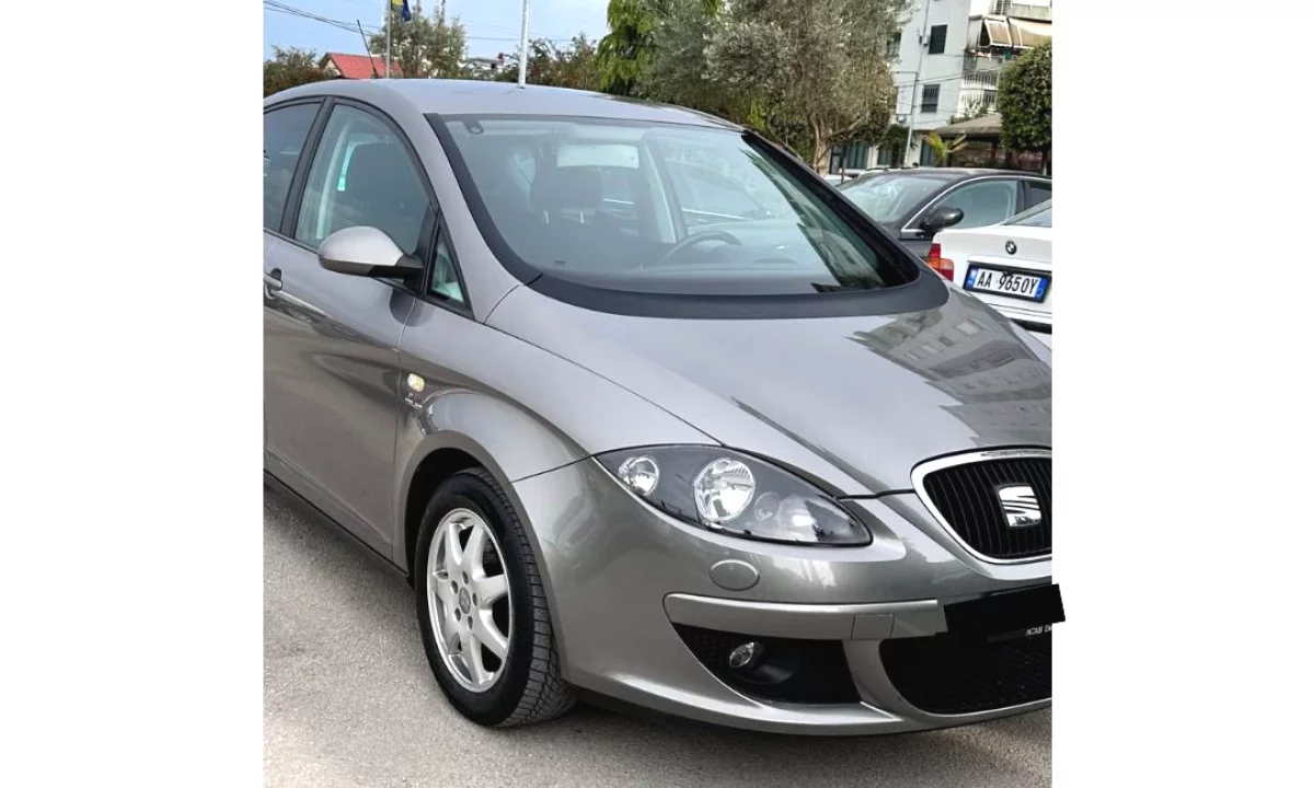 Auto in Vendita a Fier, Seat, 2006 Benzine,Kambio Automatik Pagamento 3,000  Euro.