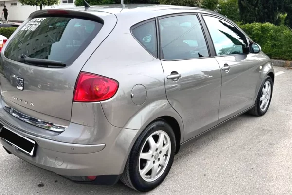 Auto in Vendita a Fier, Seat, 2006 Benzine,Kambio Automatik Pagamento 3,000  Euro.