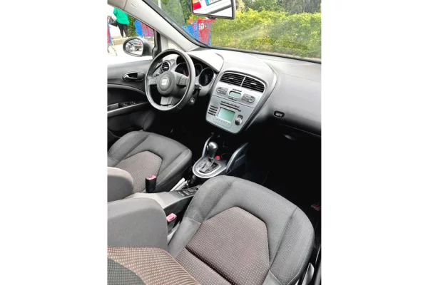 Auto in Vendita a Fier, Seat, 2006 Benzine,Kambio Automatik Pagamento 3,000  Euro.