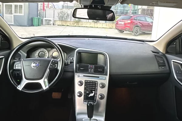 Auto in Vendita a Tirana, Volvo, 2012 Diesel,Kambio Automatik Pagamento 7,800  Euro.