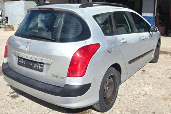 Auto in Vendita a Tirana, Peugeot, 2010 Diesel,Kambio Automatik Pagamento 1,700  Euro.