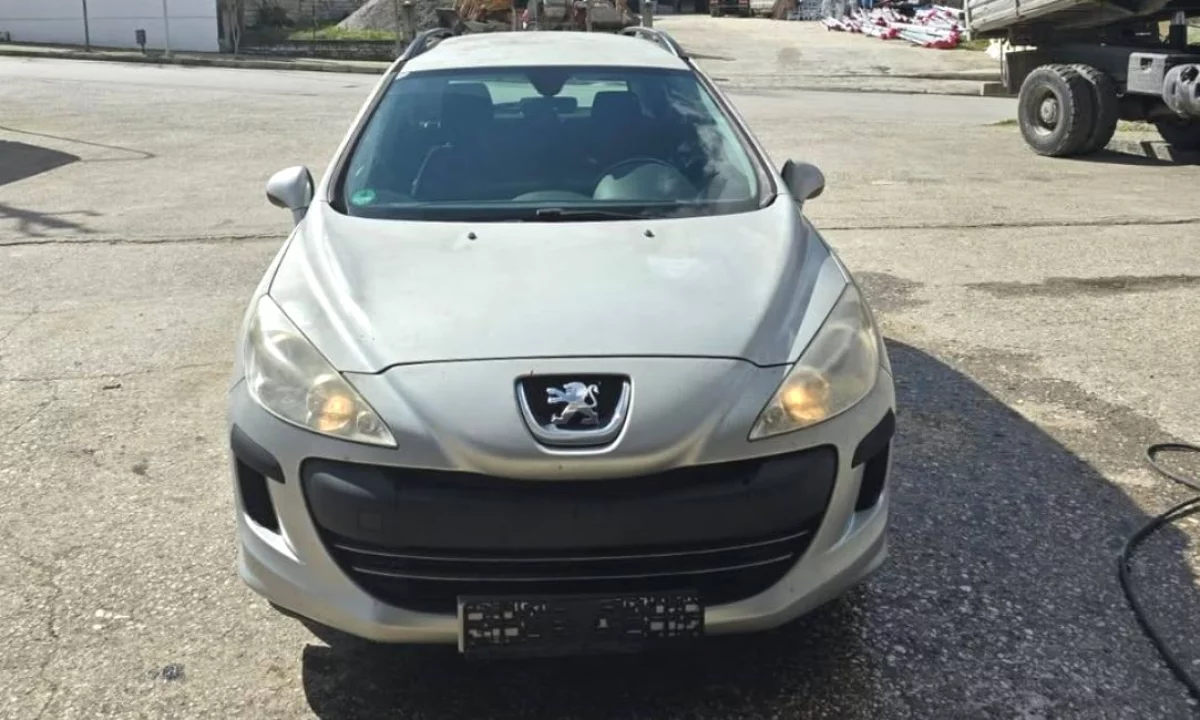 Auto in Vendita a Tirana, Peugeot, 2010 Diesel,Kambio Automatik Pagamento 1,700  Euro.