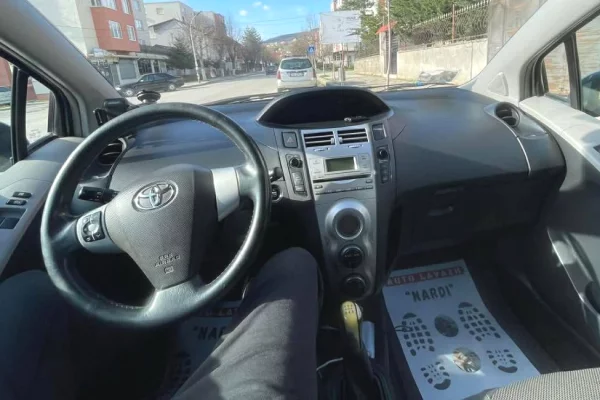 Auto in Vendita a Tirana, Toyota, 2006 Diesel,Kambio Automatik Pagamento 3,400  Euro.