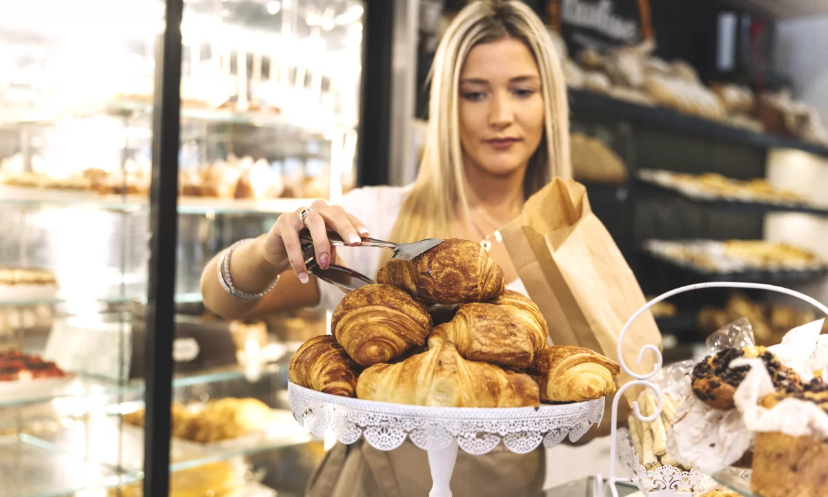 Njoftime Pune ne Tirane, Profesioni Shitëse, Banakiere, Asistent Pasticier, Pasruese , Fillestar/Pak eksperience, Pagesa Me Marreveshje.