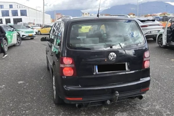 Makina ne shitje ne Tirane - 4,200 Euro