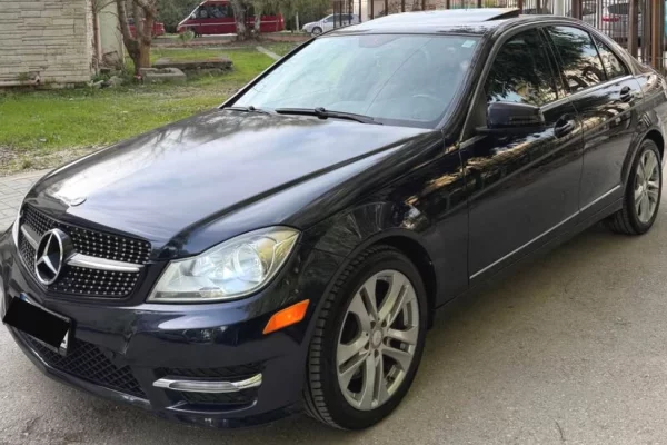 Makina ne shitje ne Vlore - 8,000 Euro