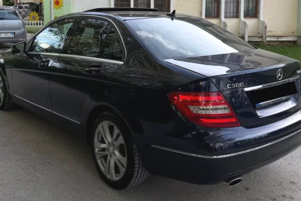 Makina ne shitje ne Vlore - 8,000 Euro