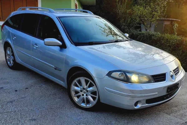 Makina ne shitje ne Tirane - 2,900 Euro