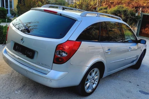 Makina ne shitje ne Tirane - 2,900 Euro