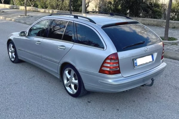 Makina ne shitje ne Tirane - 3,500 Euro