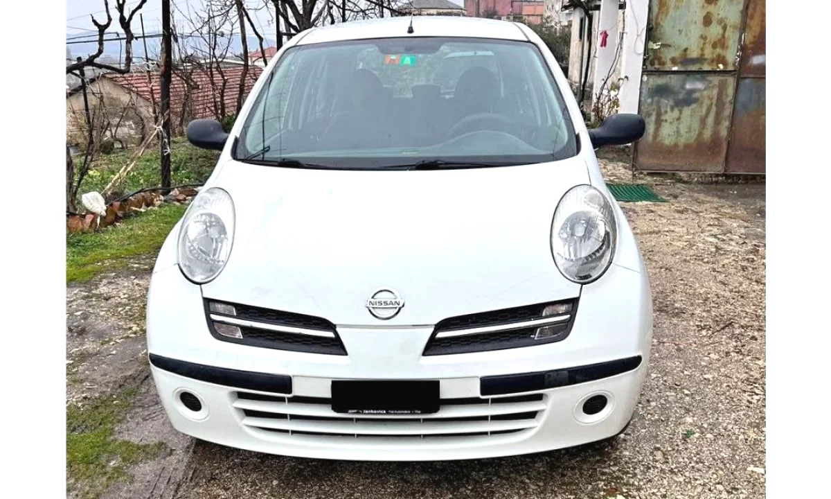Makina ne shitje ne Tirane, Nissan, 2006 Benzine,Kambio Automatik Pagesa 3,300  Euro.