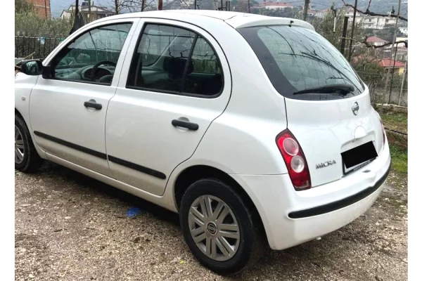 Makina ne shitje ne Tirane - 3,300 Euro