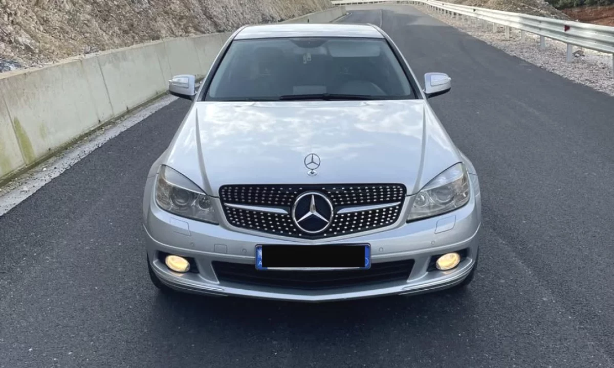 Makina ne shitje ne Fier, Mercedes-Benz, 2008 Diesel,Kambio Automatik Pagesa 6,300  Euro.