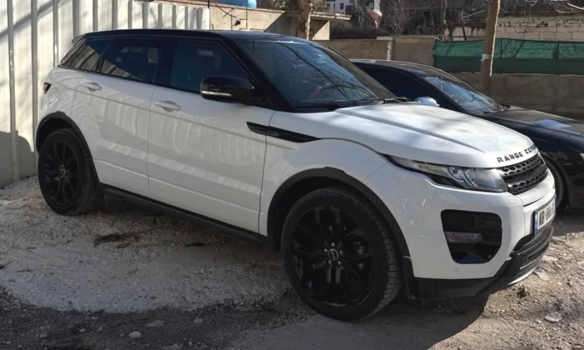 Makina ne shitje ne Vlore, Land Rover, 2013 Diesel,Kambio Automatik Pagesa 12,000  Euro.