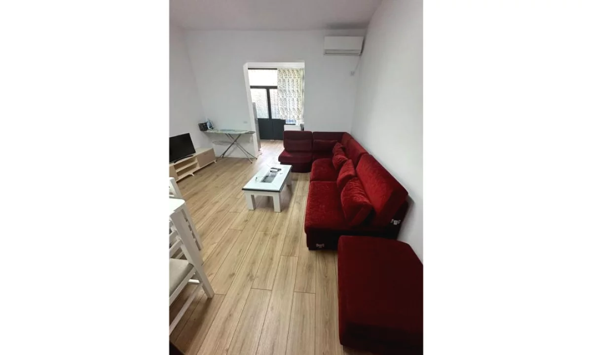 Shtepi me qera Shtepi Private ne Tirane, 1+1, Mobilimi E mobiluar, Pagesa 350  Euro.