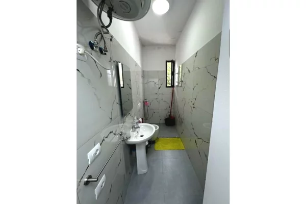 Shtepi me qera Shtepi Private ne Tirane, 1+1, Mobilimi E mobiluar, Pagesa 350  Euro.