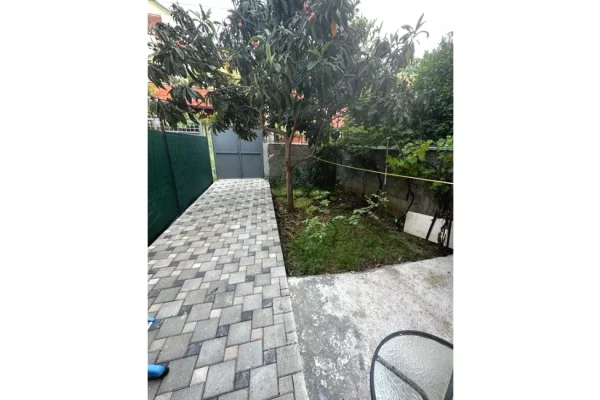 Shtepi me qera Shtepi Private ne Tirane, 1+1, Mobilimi E mobiluar, Pagesa 350  Euro.