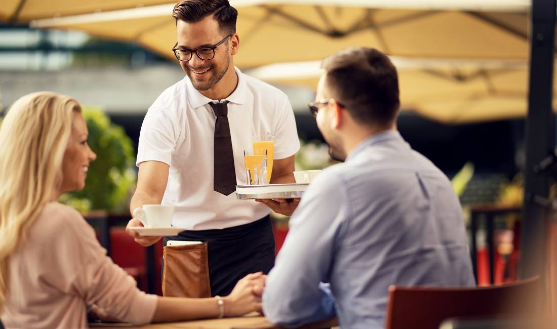 Njoftime Pune ne Tirane, Profesioni Kamarier , Me eksperience, Pagesa 35,000  Leke.