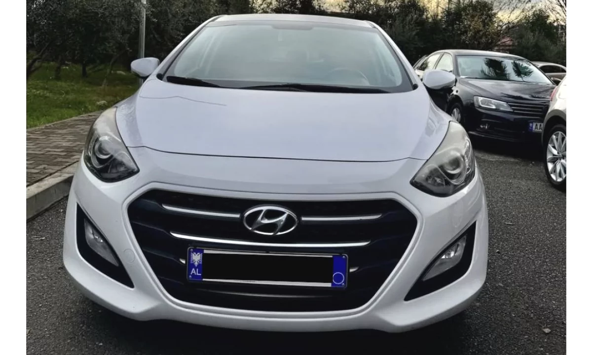 Makina ne shitje ne Tirane, Hyundai, 2015 Diesel,Kambio Automatik Pagesa 7,000  Euro.