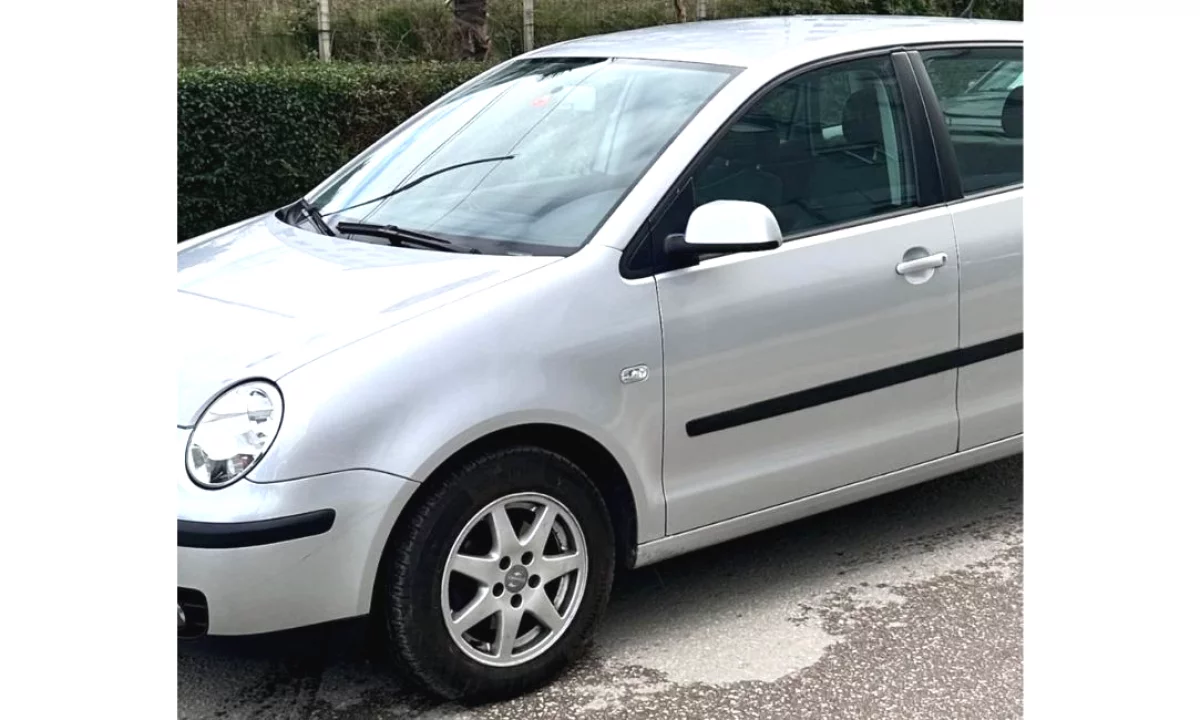 Makina ne shitje ne Tirane, Volkswagen, 2004 Benzine,Kambio Automatik Pagesa 3,000  Euro.
