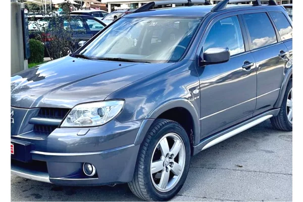 Makina ne shitje ne Tirane - 4,500 Euro