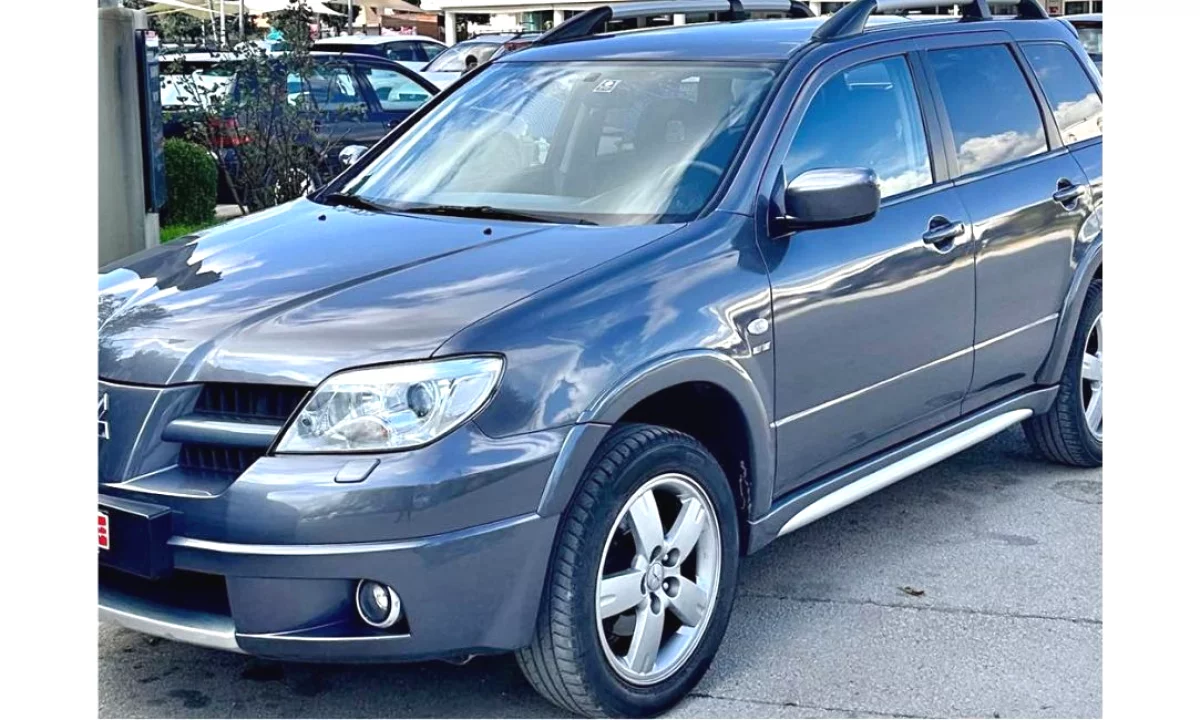 Makina ne shitje ne Tirane, Mitsubishi, 2006 gasoline-gas,Kambio Automatik Pagesa 4,500  Euro.