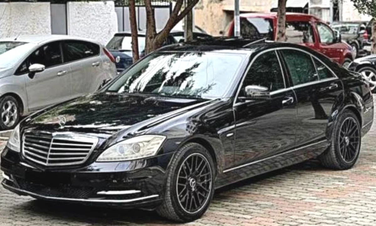 Makina ne shitje ne Tirane, Mercedes-Benz, 2011 Diesel,Kambio Automatik Pagesa 8,700  Euro.