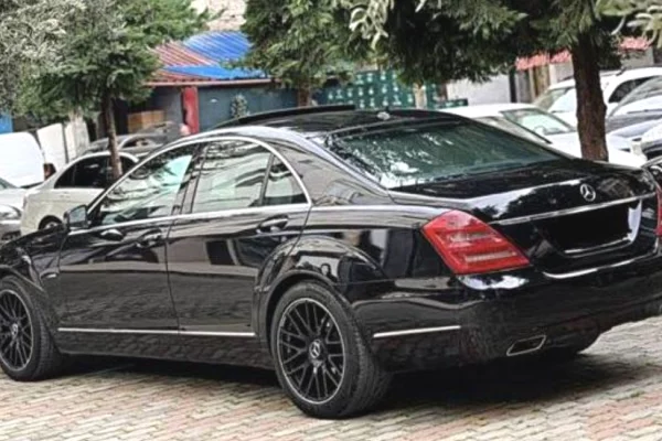 Makina ne shitje ne Tirane - 8,700 Euro