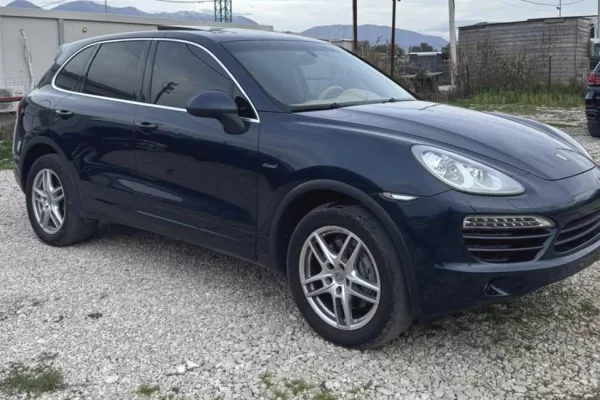 Makina ne shitje ne Tirane - 15,500 Euro