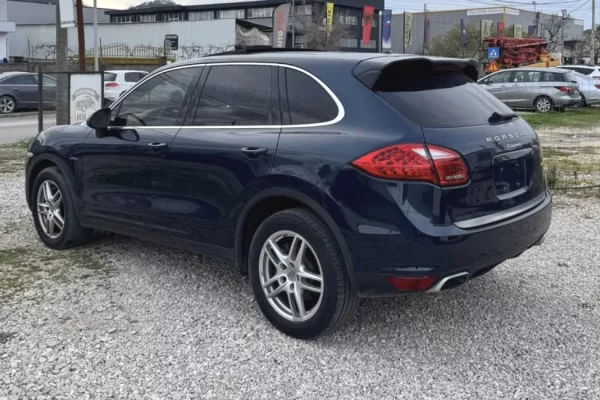 Makina ne shitje ne Tirane - 15,500 Euro