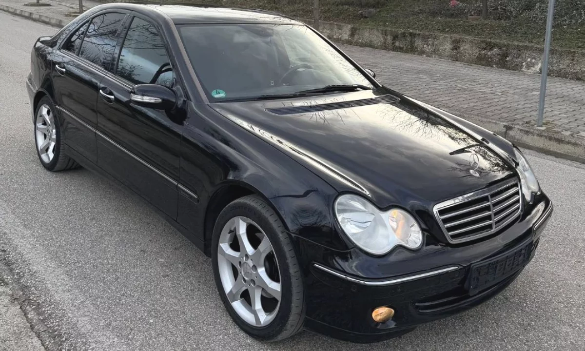 Makina ne shitje ne Tirane, Mercedes-Benz, 2006 gasoline-gas,Kambio Manual Pagesa 4,150  Euro.